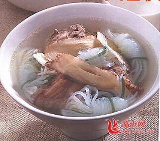 产后瘦身食谱：黄耆茯苓鸡汤