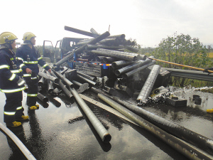 宁波绕城高速上连续发生两起货车自燃事故